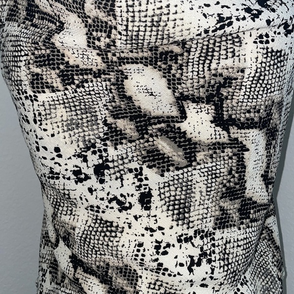 KENDALL & KYLIE loose neck Tanktop with snakeskin design in women’s size small. - Picture 7 of 9